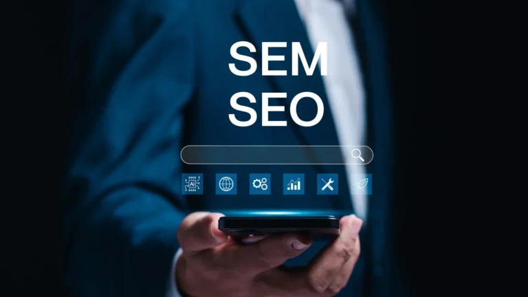หน้าจอโทรศัพท์แสดงข้อความ SEM และ SEO